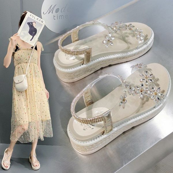 Modernas sieviešu sandales ar biezām zolēm un akmeņiem