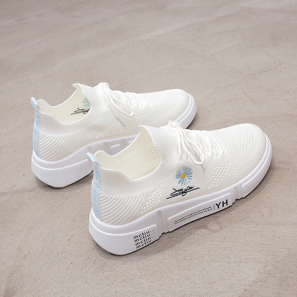 Alkalmi női tornacipő fűzővel és hímzéssel nyárra