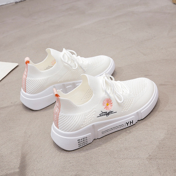 Alkalmi női tornacipő fűzővel és hímzéssel nyárra