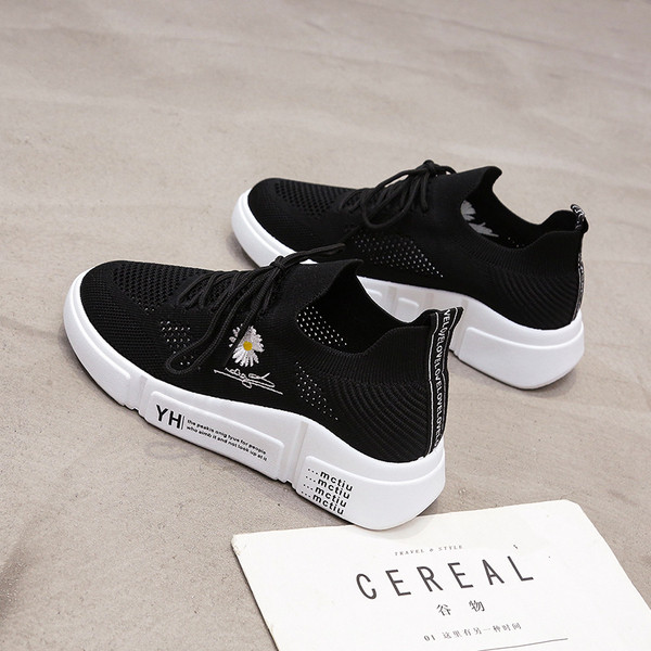 Alkalmi női tornacipő fűzővel és hímzéssel nyárra