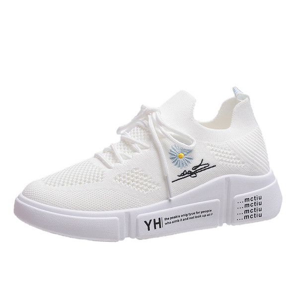 Alkalmi női tornacipő fűzővel és hímzéssel nyárra