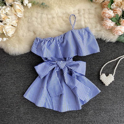 Mūsdienīgs sieviešu svītrains topiņš ar plānu siksniņu un lentīti