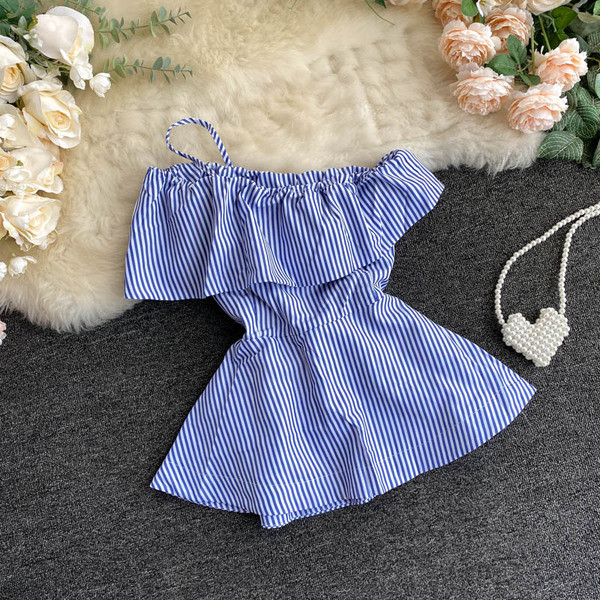 Mūsdienīgs sieviešu svītrains topiņš ar plānu siksniņu un lentīti