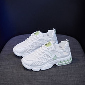 Modernas sieviešu kedas ar mežģīnēm un biezu zoli