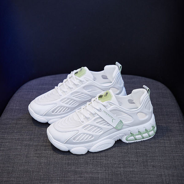 Modernas sieviešu kedas ar mežģīnēm un biezu zoli