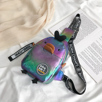 Maza sieviešu mugursoma pīles formā