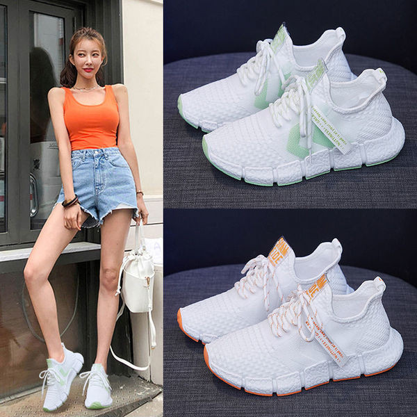 Ikdienas sieviešu kedas ar mežģīnēm un baltu zoli