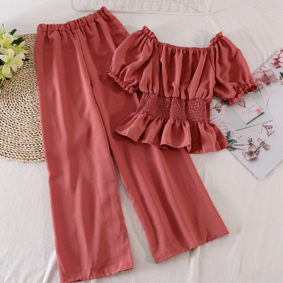 Modern női szett hosszú nadrágot és rövid ujjú blúzt tartalmaz