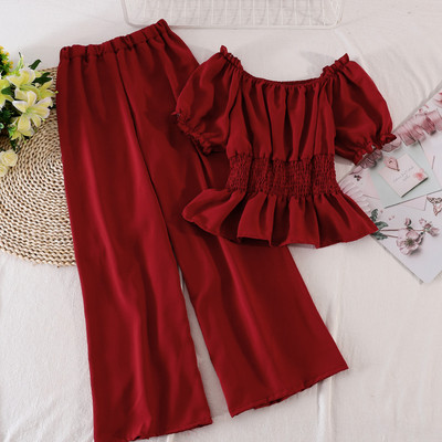 Modern női szett hosszú nadrágot és rövid ujjú blúzt tartalmaz