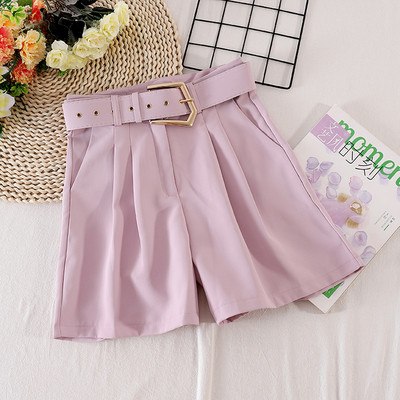 Mūsdienīgi sieviešu šorti ar jostu un augstu vidukli