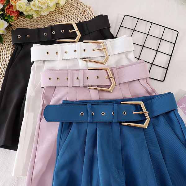 Mūsdienīgi sieviešu šorti ar jostu un augstu vidukli