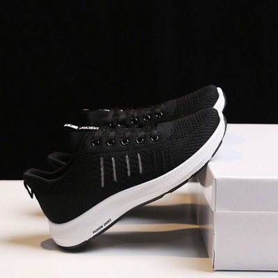 Naiste vabaaja tossud tavaline paeltega mudel