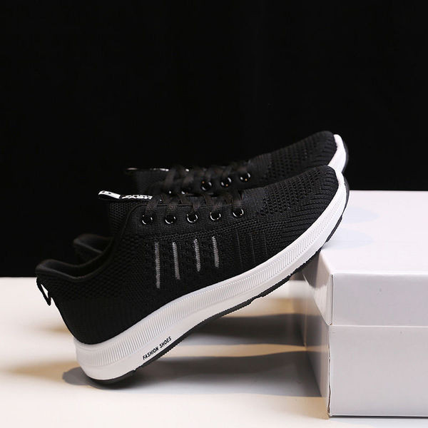 Naiste vabaaja tossud tavaline paeltega mudel