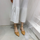 Sieviešu smailas kurpes no eko ādas ar lokām