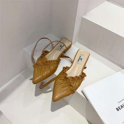 Sieviešu smailas kurpes no eko ādas ar lokām