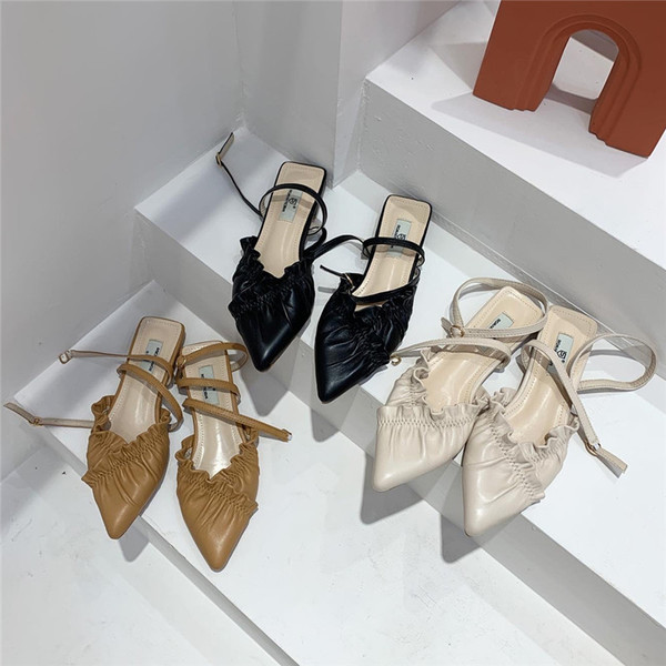 Sieviešu smailas kurpes no eko ādas ar lokām