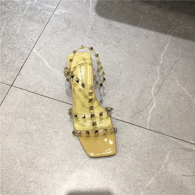 Sieviešu sandales ar silikona lencēm un metāla apdari