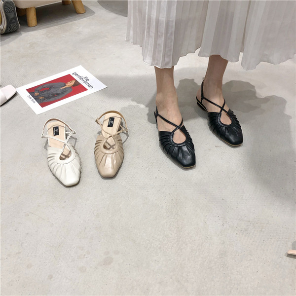 Női szandál lekerekített pánttal