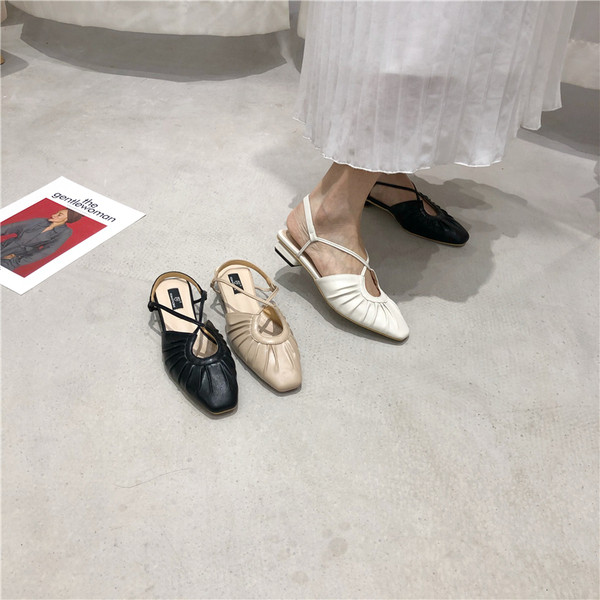 Női szandál lekerekített pánttal