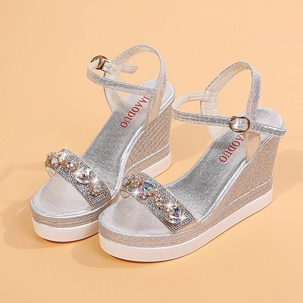 Neformālas sieviešu platformas sandales ar akmeņiem