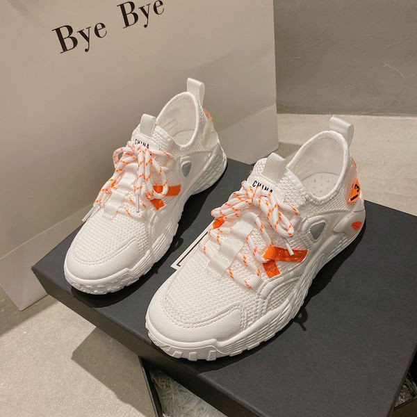 Női tornacipő ÚJ modell színes fűzővel és vastag talppal