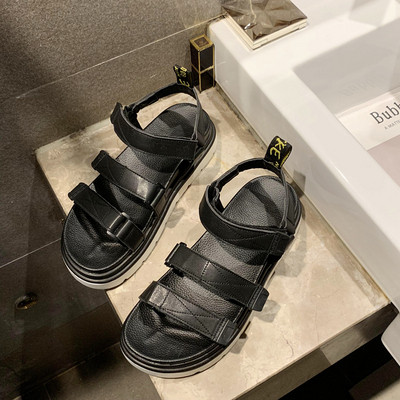 Sieviešu ikdienas ādas sandales ar plakanām zolēm