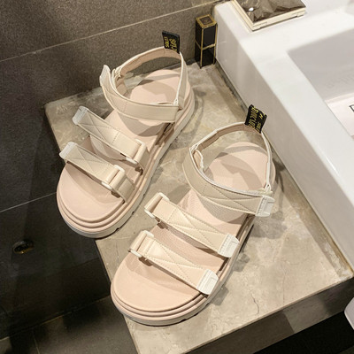 Sieviešu ikdienas ādas sandales ar plakanām zolēm