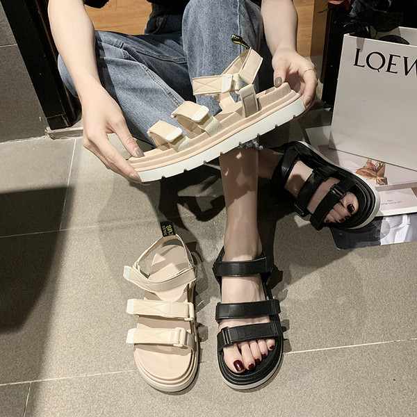 Sieviešu ikdienas ādas sandales ar plakanām zolēm