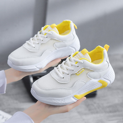 Sportiskas ikdienas sieviešu kedas ar mežģīnēm un raupju zoli