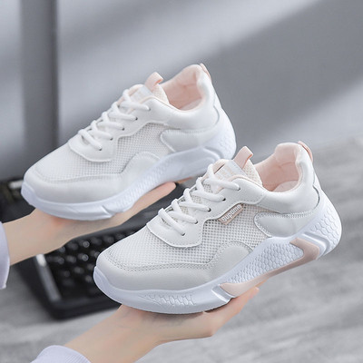 Sportiskas ikdienas sieviešu kedas ar mežģīnēm un raupju zoli