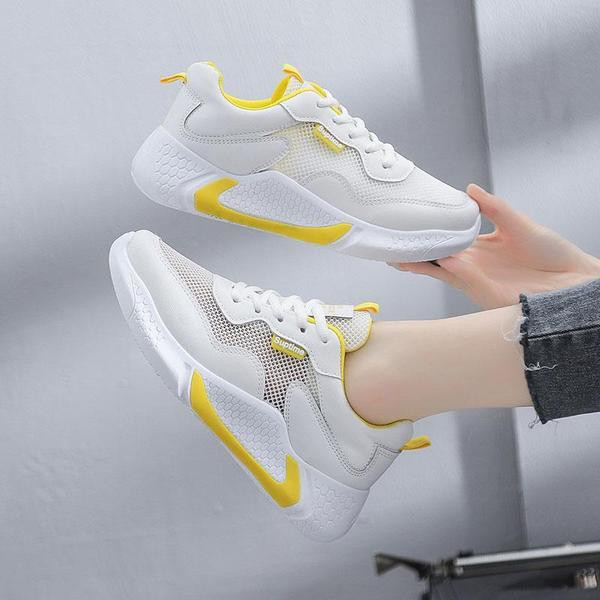 Sportiskas ikdienas sieviešu kedas ar mežģīnēm un raupju zoli