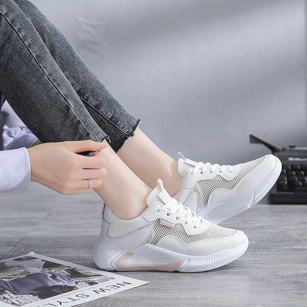 Sportiskas ikdienas sieviešu kedas ar mežģīnēm un raupju zoli