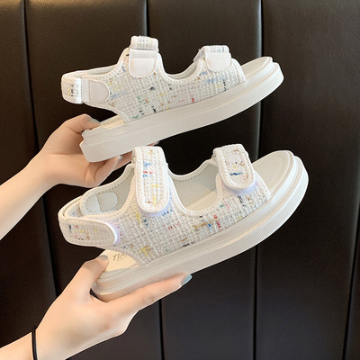 Sieviešu ikdienas sandales ar ielāpiem un biezu zoli