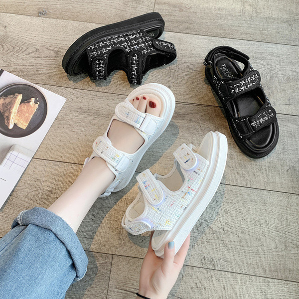 Sieviešu ikdienas sandales ar ielāpiem un biezu zoli