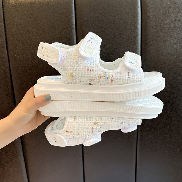 Sieviešu ikdienas sandales ar ielāpiem un biezu zoli