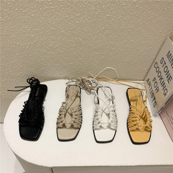 Sieviešu sandales ar plānām lencītēm no eko ādas