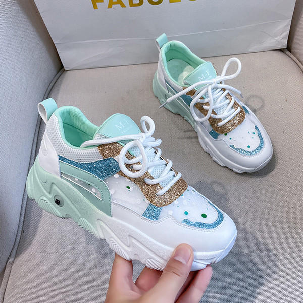 JAUNS sieviešu moderno kedu modelis ar spīdīgu efektu un mežģīnēm