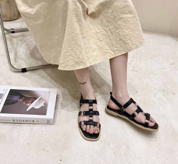 Uus mudel ökonahast naiste sandaalid metallelementidega