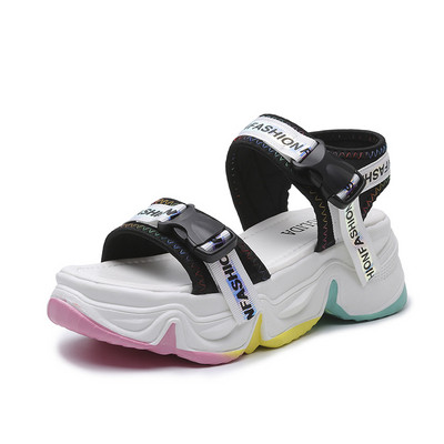 Ikdienas sieviešu sandales ar krāsainu zoli un uzrakstu