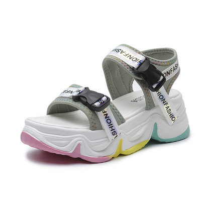 Ikdienas sieviešu sandales ar krāsainu zoli un uzrakstu