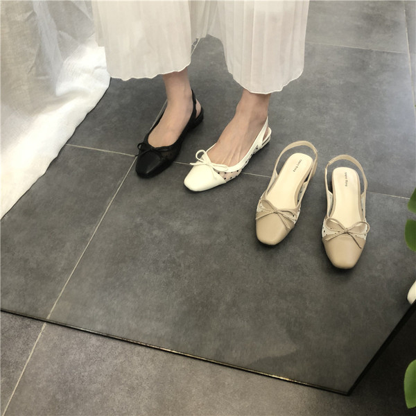 Sieviešu sandales ar lenti un zemu papēdi