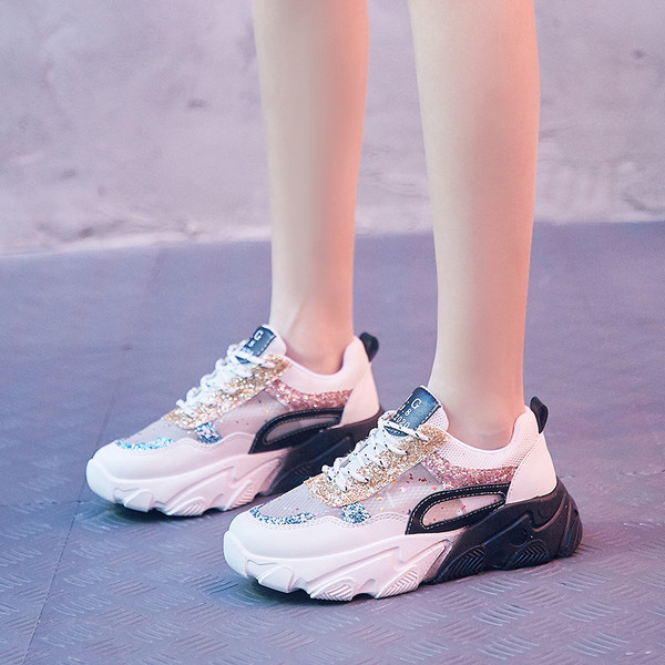 Női tornacipő ÚJ modell fűzős, fényes hatású