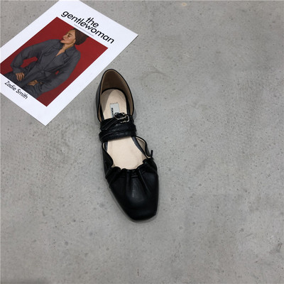 Jauns sieviešu sandaļu modelis ar plakanām zolēm