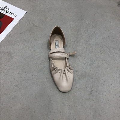 Jauns sieviešu sandaļu modelis ar plakanām zolēm