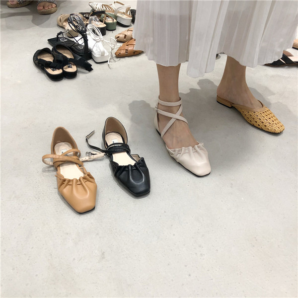 Jauns sieviešu sandaļu modelis ar plakanām zolēm
