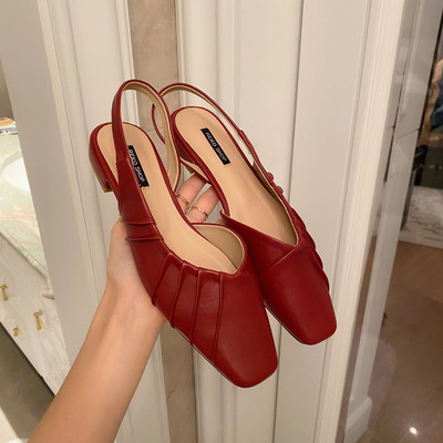 Sieviešu sandales ar plakanām zolēm