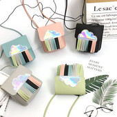 Kis kézitáska rojtokkal több színben