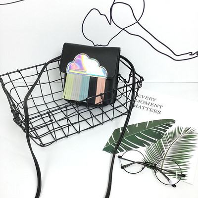 Kis kézitáska rojtokkal több színben