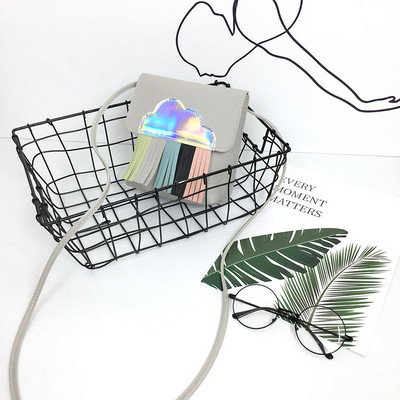 Kis kézitáska rojtokkal több színben