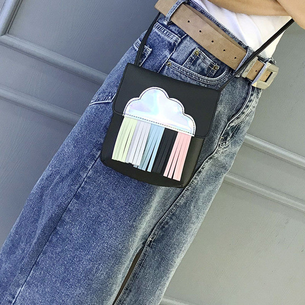 Kis kézitáska rojtokkal több színben